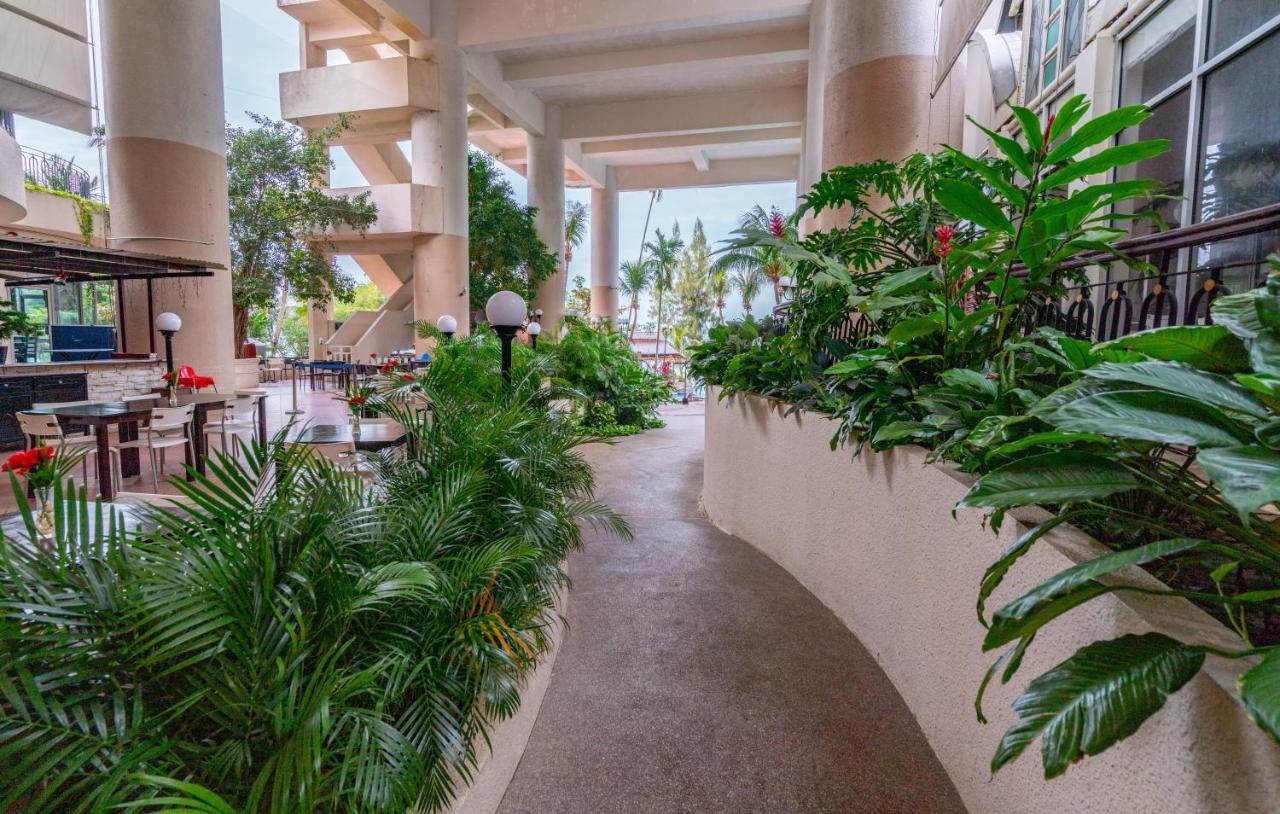 Romantic Couple Suite + Beach-Front Balcony Tanjung Bungah  Zewnętrze zdjęcie